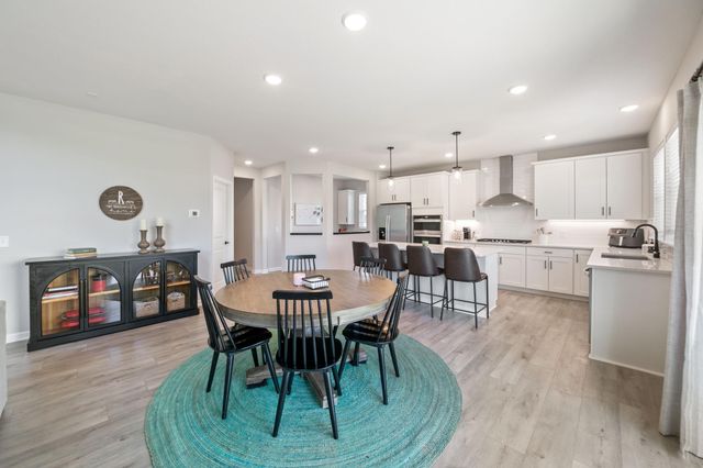 10318 McGregor Boulevard, Woodbury, MN 55129