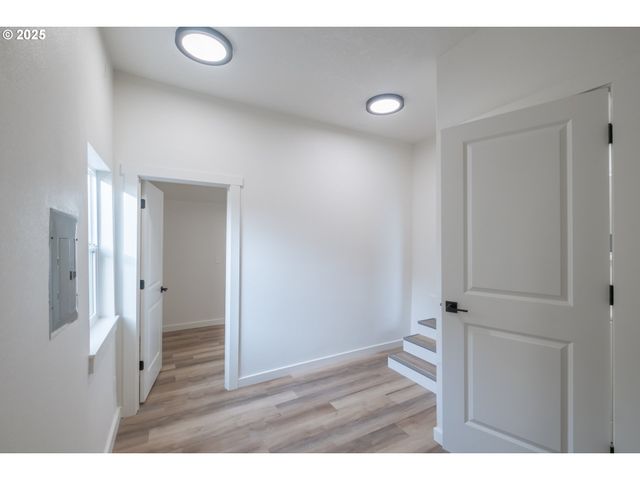 2194 VAUGHN Ave, Salem, OR 97305