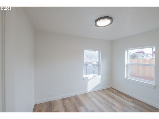 2194 VAUGHN Ave, Salem, OR 97305