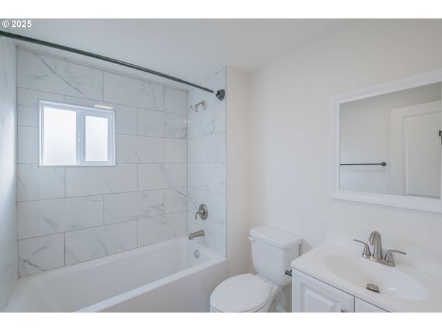 2194 VAUGHN Ave, Salem, OR 97305