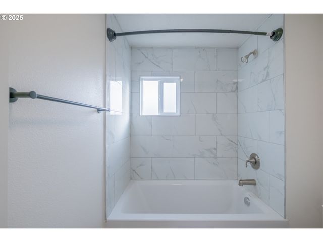 2194 VAUGHN Ave, Salem, OR 97305