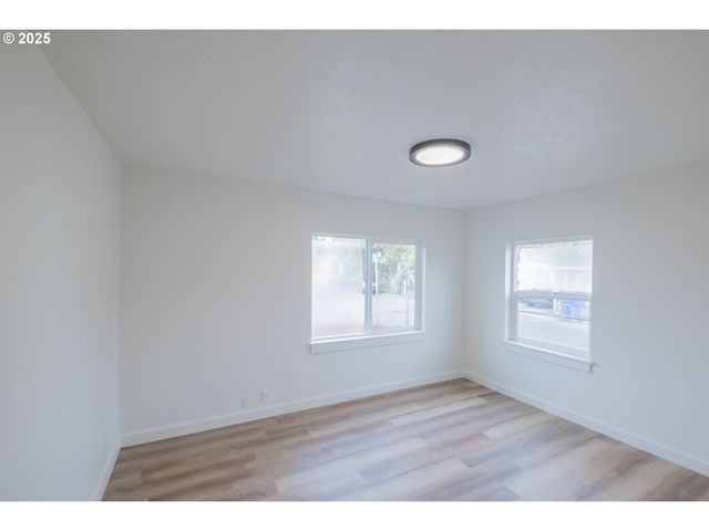 2194 VAUGHN Ave, Salem, OR 97305