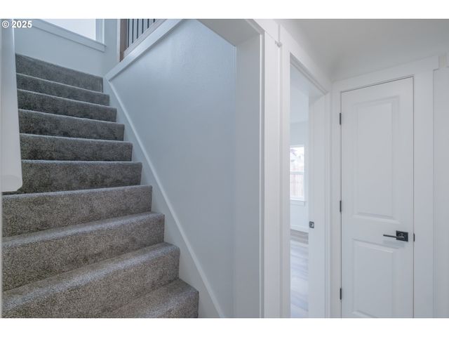 2194 VAUGHN Ave, Salem, OR 97305