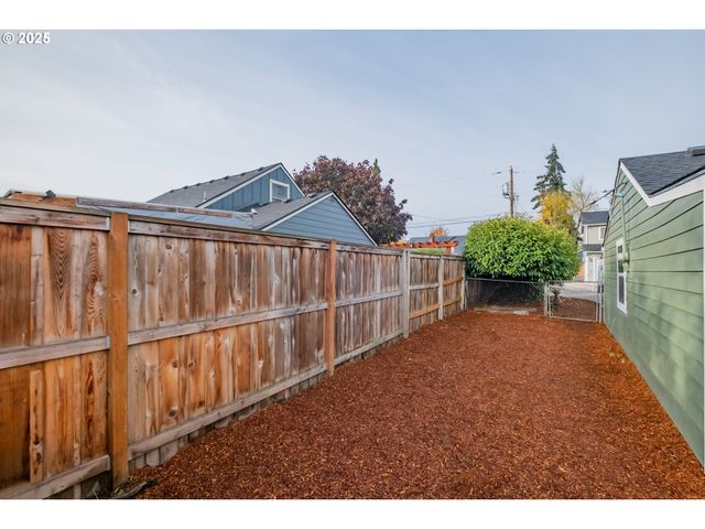 2194 VAUGHN Ave, Salem, OR 97305