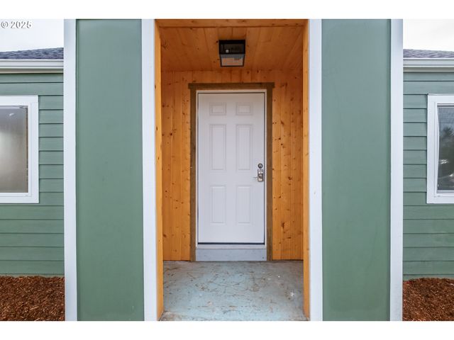 2194 VAUGHN Ave, Salem, OR 97305