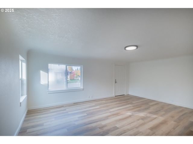 2194 VAUGHN Ave, Salem, OR 97305