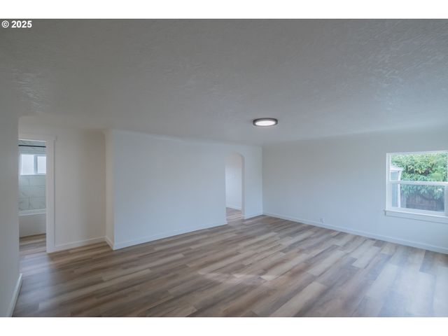 2194 VAUGHN Ave, Salem, OR 97305