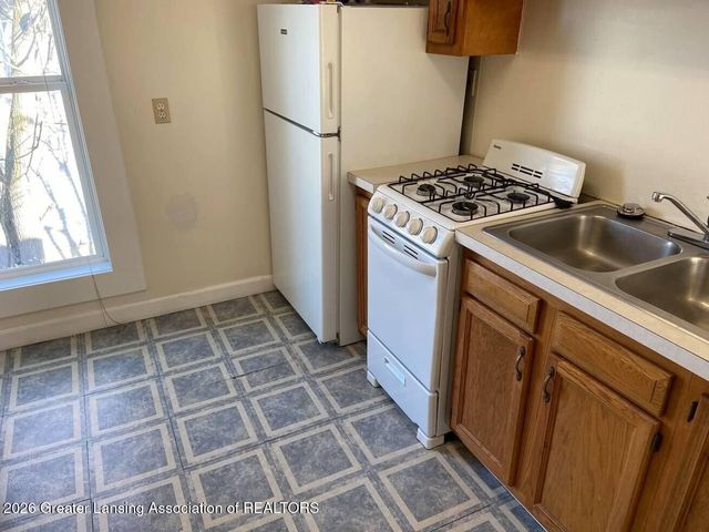 821 N Chestnut Street, Lansing, MI 48906