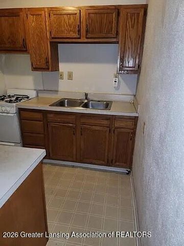 821 N Chestnut Street, Lansing, MI 48906