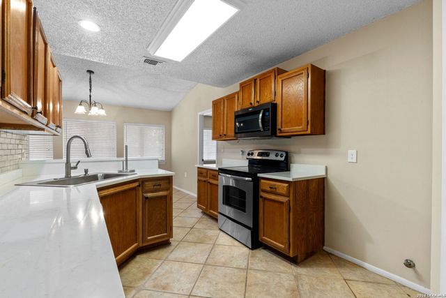 9338 Points Edge, San Antonio, TX 78250