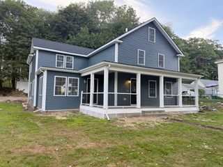 27 Leicester St 1, Oxford, MA 01537