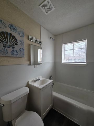 718 S Hunter, Wichita, KS 67217