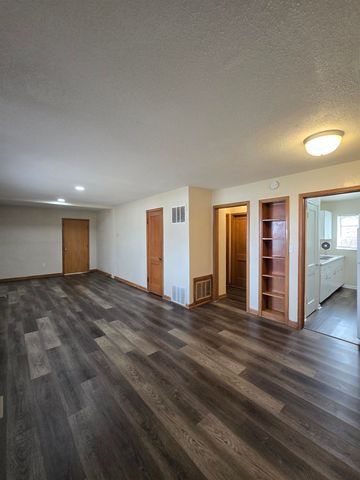 718 S Hunter, Wichita, KS 67217