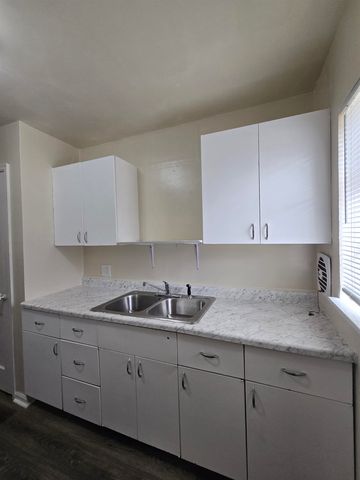 718 S Hunter, Wichita, KS 67217