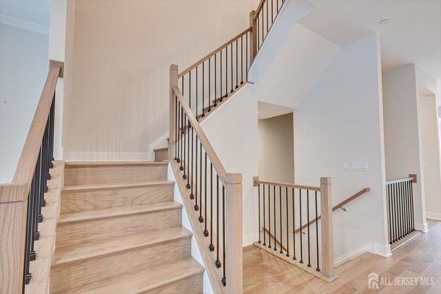 16 Valiant Court, Middletown, NJ 07748