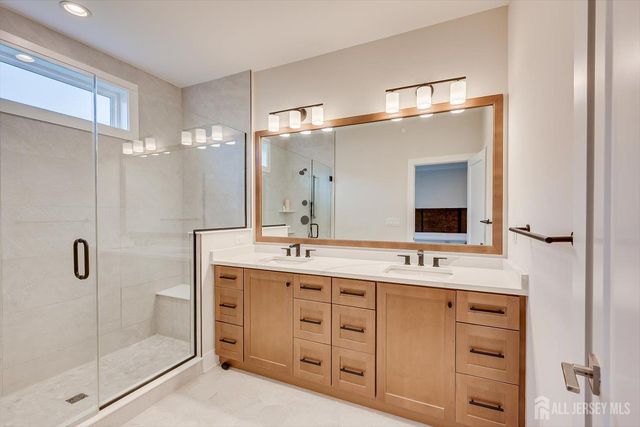 16 Valiant Court, Middletown, NJ 07748