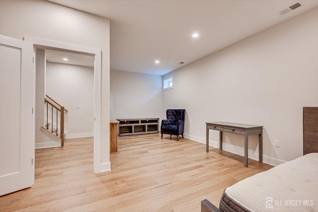 16 Valiant Court, Middletown, NJ 07748