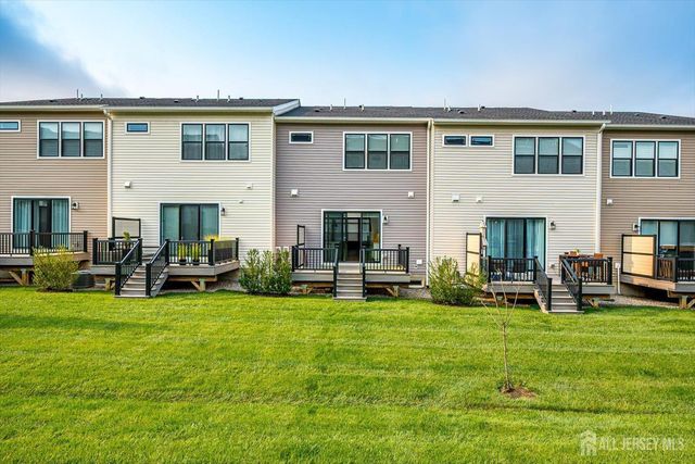 16 Valiant Court, Middletown, NJ 07748