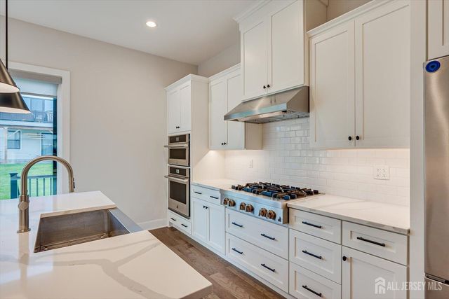16 Valiant Court, Middletown, NJ 07748