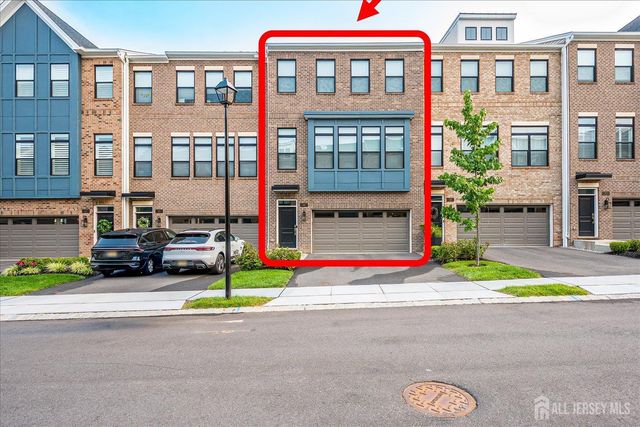 16 Valiant Court, Middletown, NJ 07748