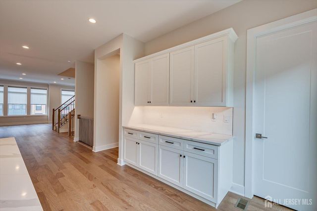 16 Valiant Court, Middletown, NJ 07748