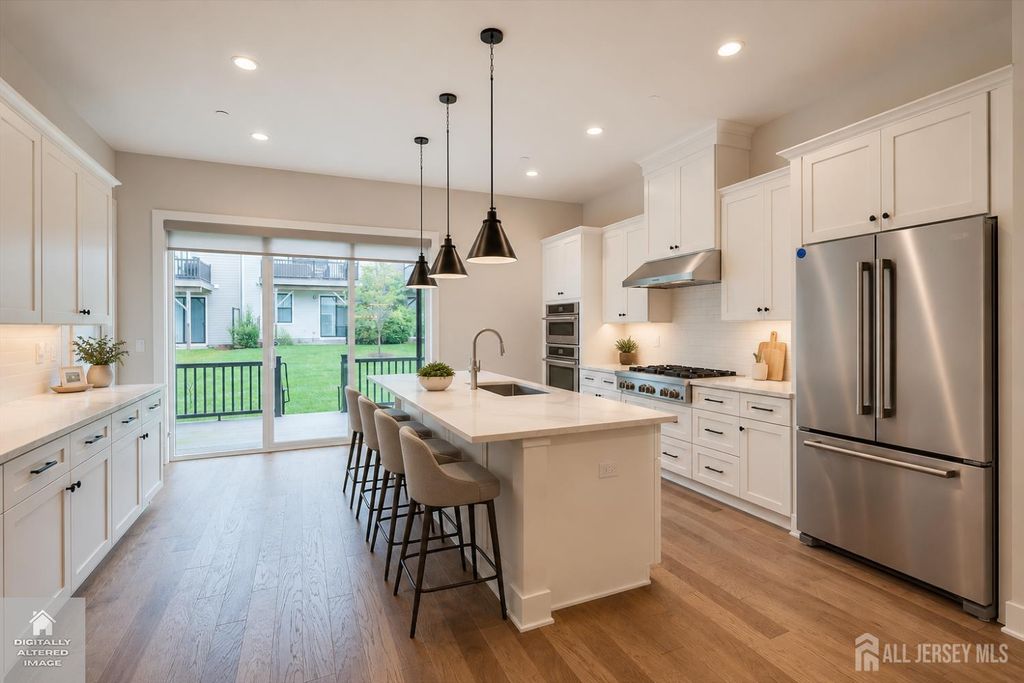 16 Valiant Court, Middletown, NJ 07748