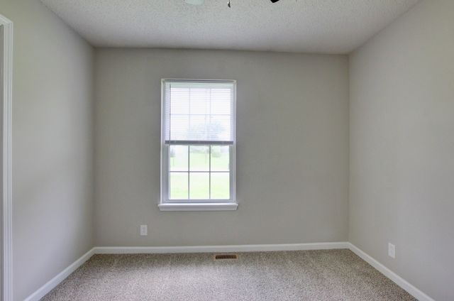 1006 Bush Ave, Oak Grove, KY 42262