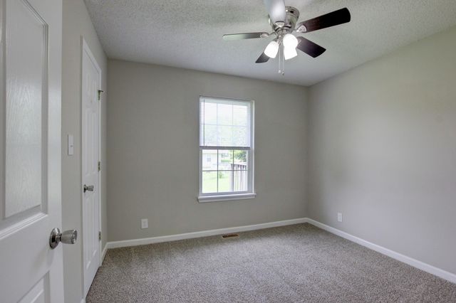 1006 Bush Ave, Oak Grove, KY 42262