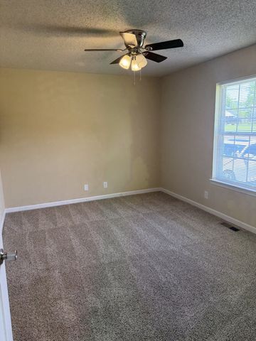 1006 Bush Ave, Oak Grove, KY 42262