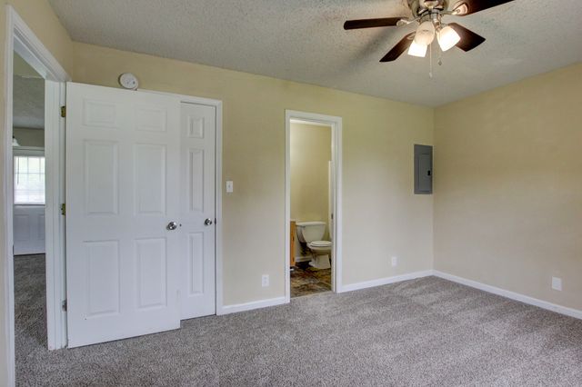 1006 Bush Ave, Oak Grove, KY 42262