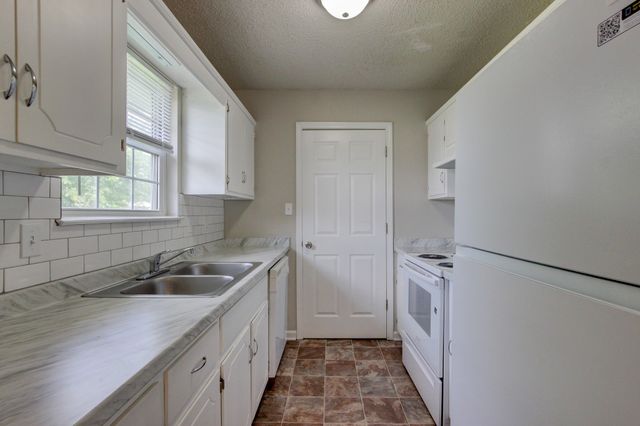 1006 Bush Ave, Oak Grove, KY 42262