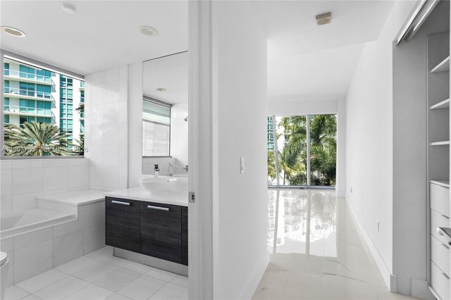 2950 NE 188th Street 349, Aventura, FL 33180