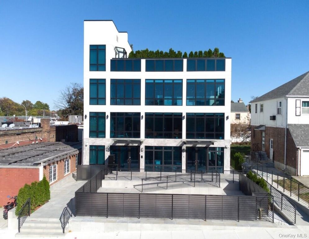8015 188th Street 301, Fresh Meadows, NY 11423 — exterior