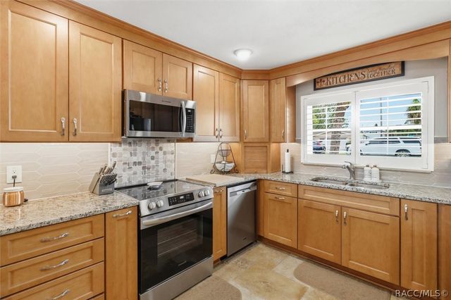 1302 SE Paradise Avenue, Crystal River, FL 34429