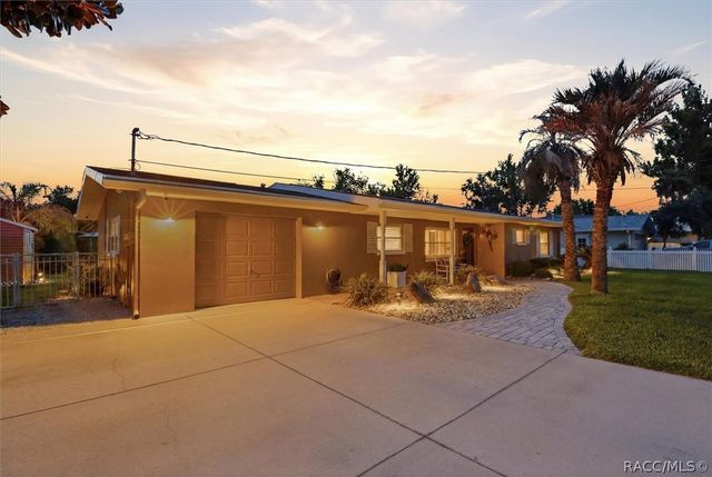 1302 SE Paradise Avenue, Crystal River, FL 34429