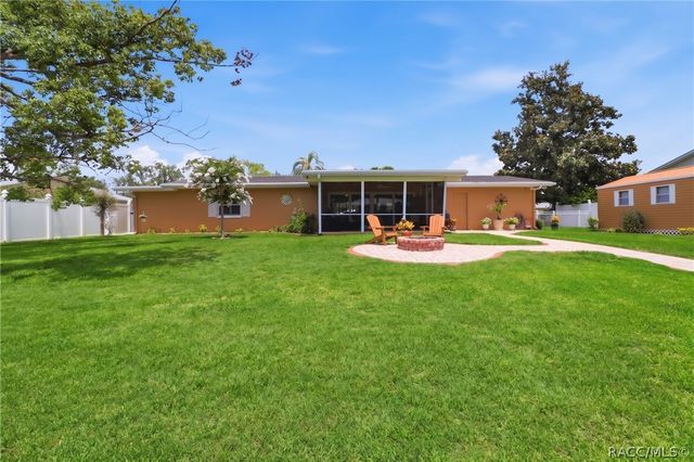 1302 SE Paradise Avenue, Crystal River, FL 34429