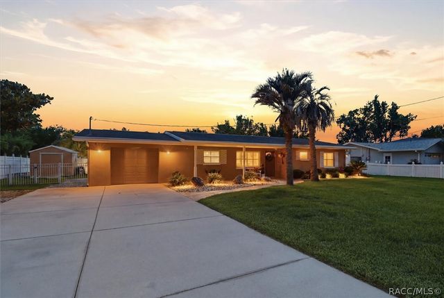 1302 SE Paradise Avenue, Crystal River, FL 34429