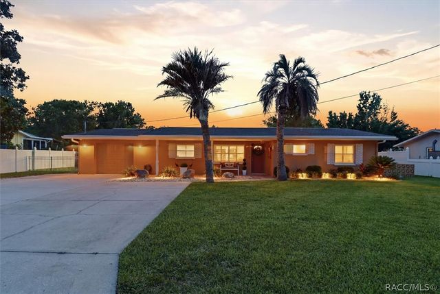 1302 SE Paradise Avenue, Crystal River, FL 34429