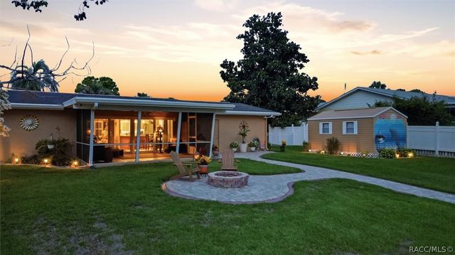 1302 SE Paradise Avenue, Crystal River, FL 34429