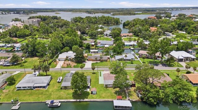 1302 SE Paradise Avenue, Crystal River, FL 34429