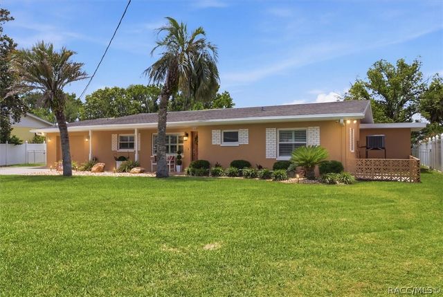 1302 SE Paradise Avenue, Crystal River, FL 34429