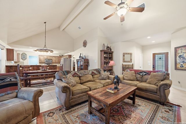 1777 CROSSBOW DR, Canyon Lake, TX 78133