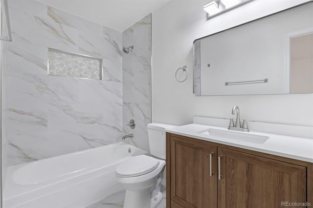 9662 W Chatfield Avenue A, Littleton, CO 80128