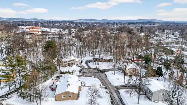 6 Pelham Court, Nanuet, NY 10954