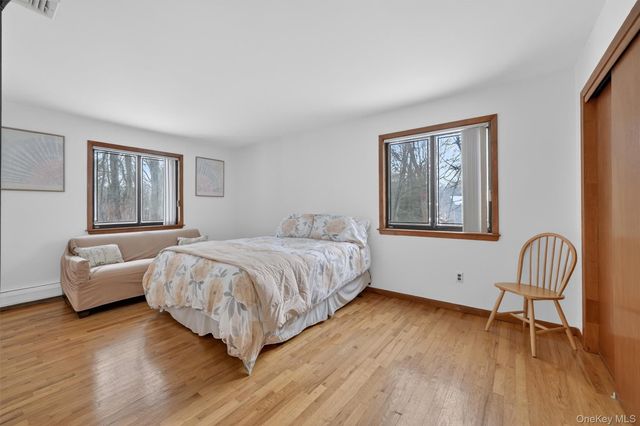 6 Pelham Court, Nanuet, NY 10954