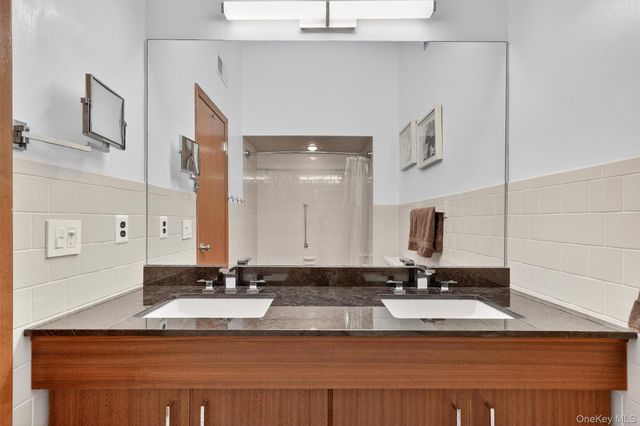 6 Pelham Court, Nanuet, NY 10954