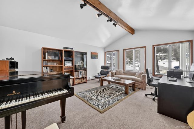 6 Pelham Court, Nanuet, NY 10954