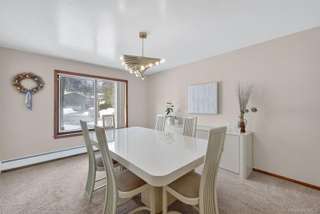 6 Pelham Court, Nanuet, NY 10954