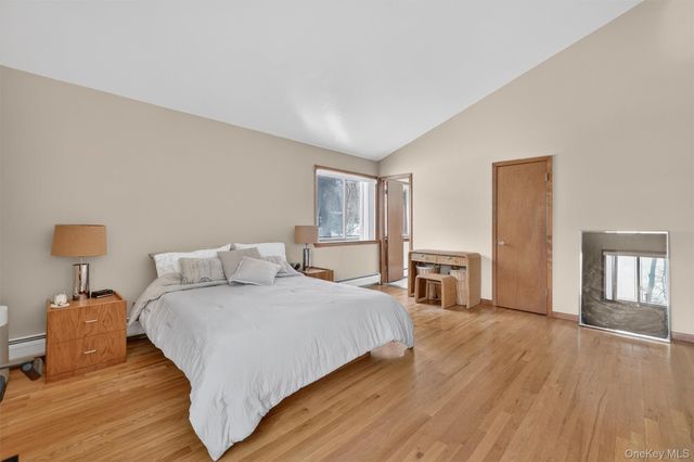 6 Pelham Court, Nanuet, NY 10954