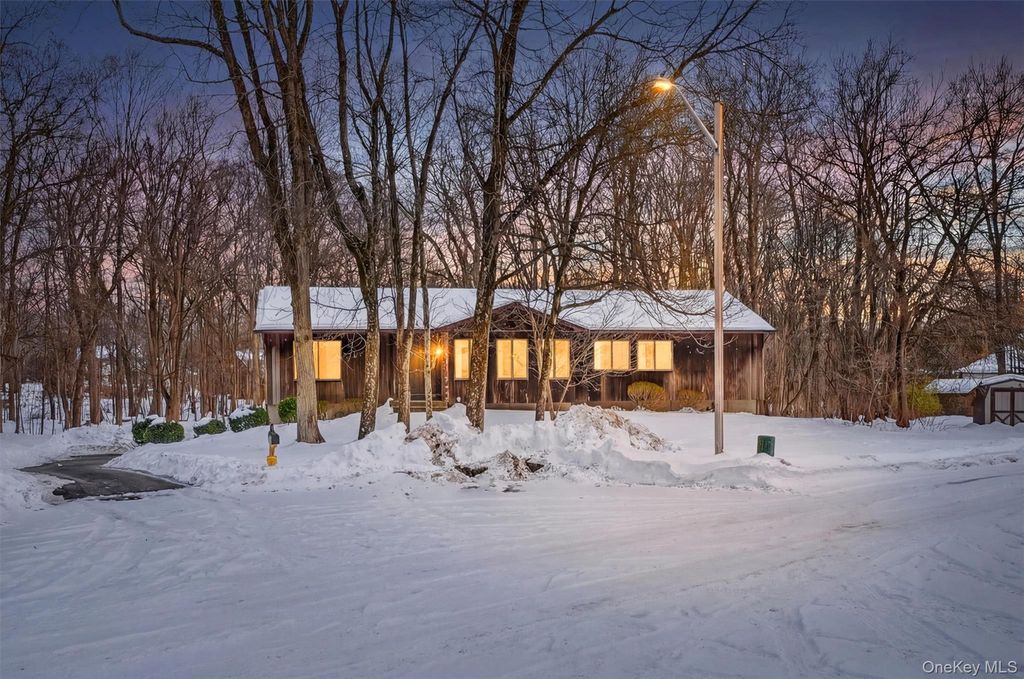 6 Pelham Court, Nanuet, NY 10954